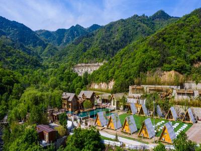 九如山木屋泳池露营地