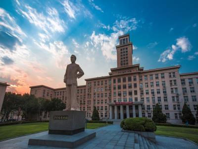 周恩来总理纪念碑(卫津路)