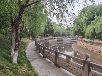 迎宾路滨河公园
