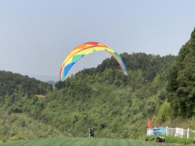 重庆巴南蓝调天境滑翔伞飞行基地