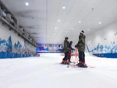 诗和远方滑雪培训(重庆际华园)基地