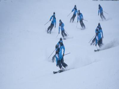 极海潜水滑雪滑翔伞俱乐部