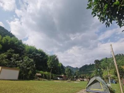 懒懒山谷露营营地