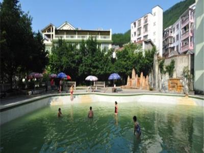 光中温泉山庄