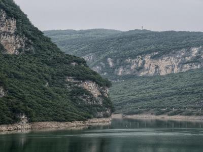 阿蓬江大峡谷