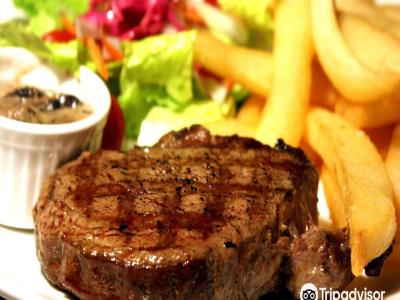 Gweilo Bar &amp; Grill