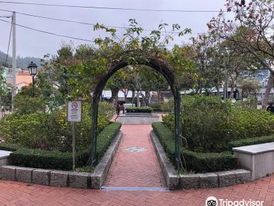恩尼斯总统前地