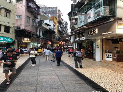 卖草地街