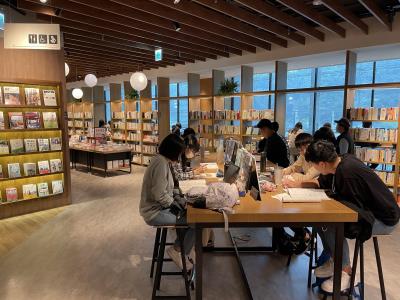 TSUTAYA BOOKSTORE(南港店)