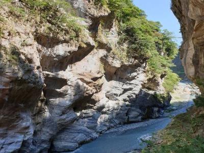 Yanzihkou Trail (Swallow Grotto)