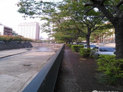 河畔艺术街