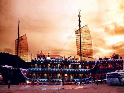 海洋长城号仿古船夜游三亚湾