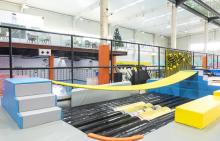 村霸亚洲当红蹦床团建公园4