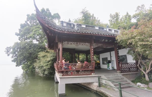 月波亭
