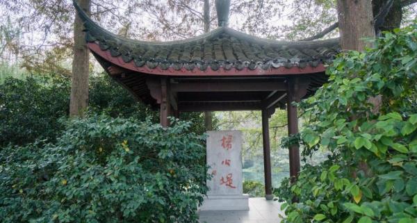 杨公堤碑亭