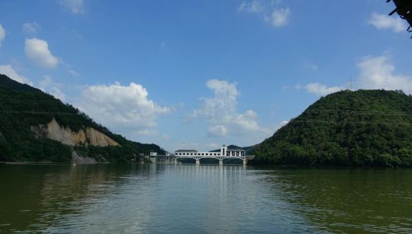 岩岭湖