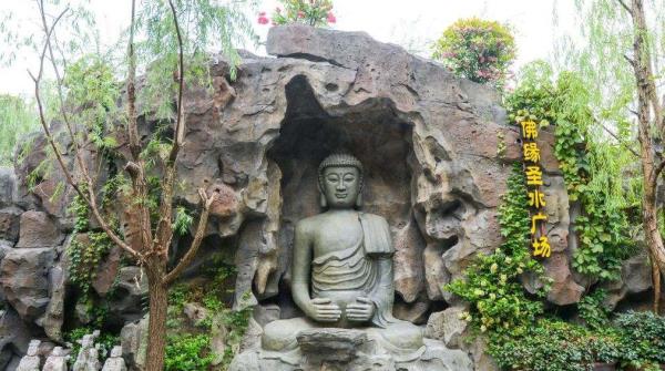 佛缘圣水广场
