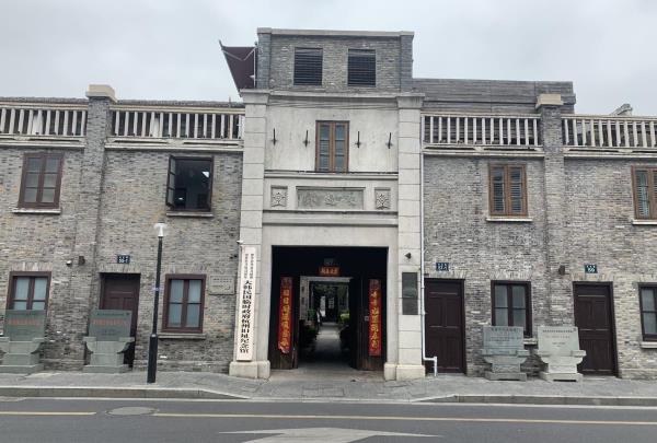 湖边建筑群