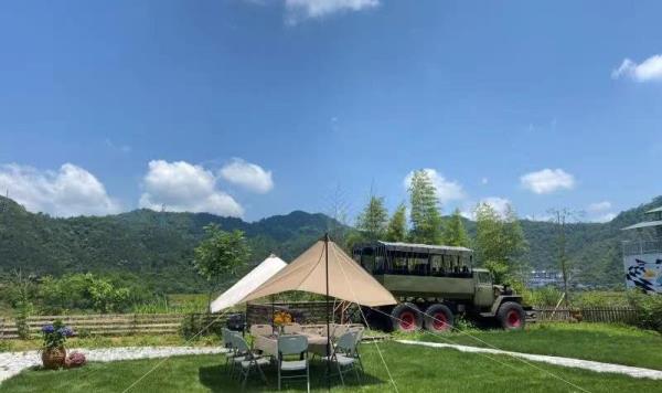 千岛湖泊卡汽车文化乐园