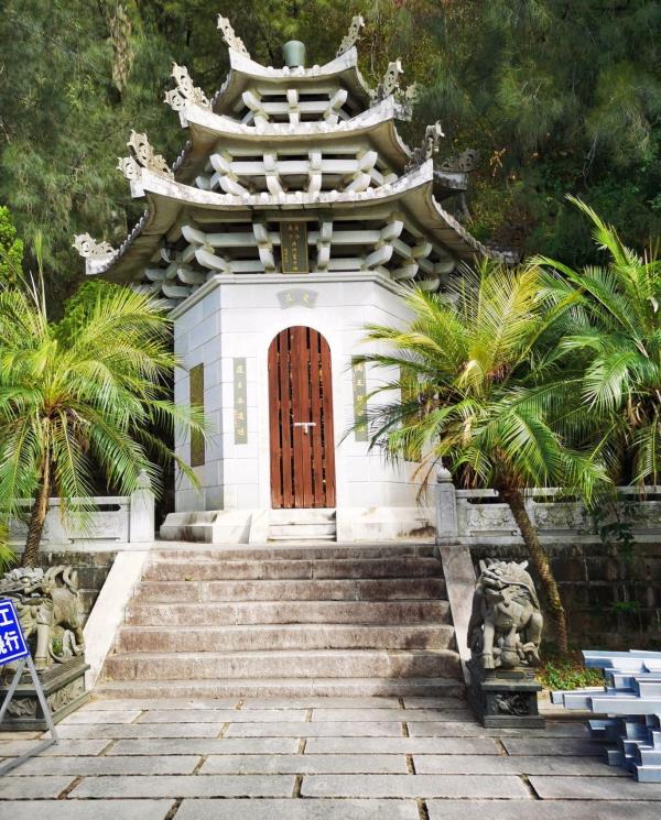 弘一法师舍利塔