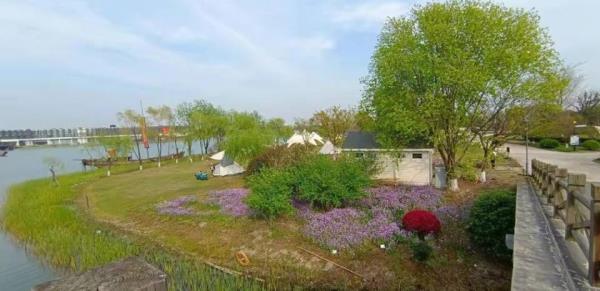 湖畔花语景区