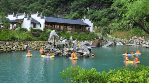 千岛湖仙人谷漂流