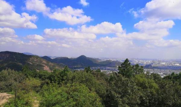 灵岩山