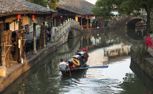 绍兴乌篷船观光