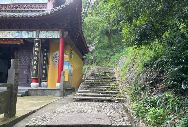 龙鹫登山步道