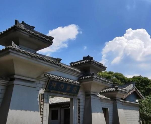 雅戈尔达蓬山庄
