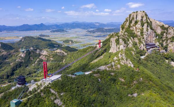 灵岩山