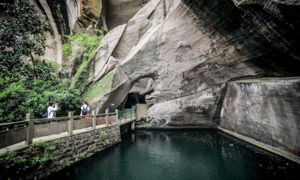 伍山海滨石窟