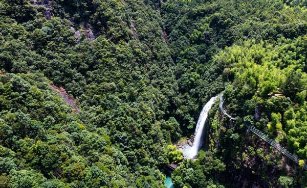 龙泉白云瀑风景区