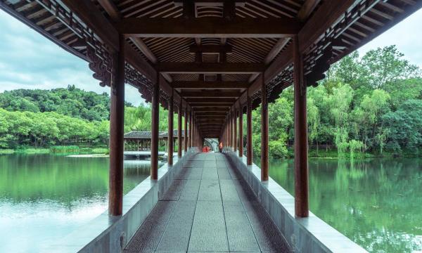 浴鹄湾