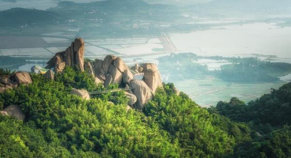巨石山