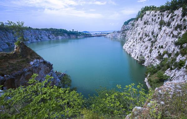 西山岛无机坑