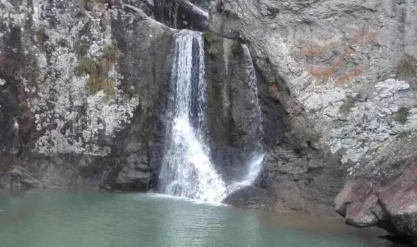 燕尾瀑