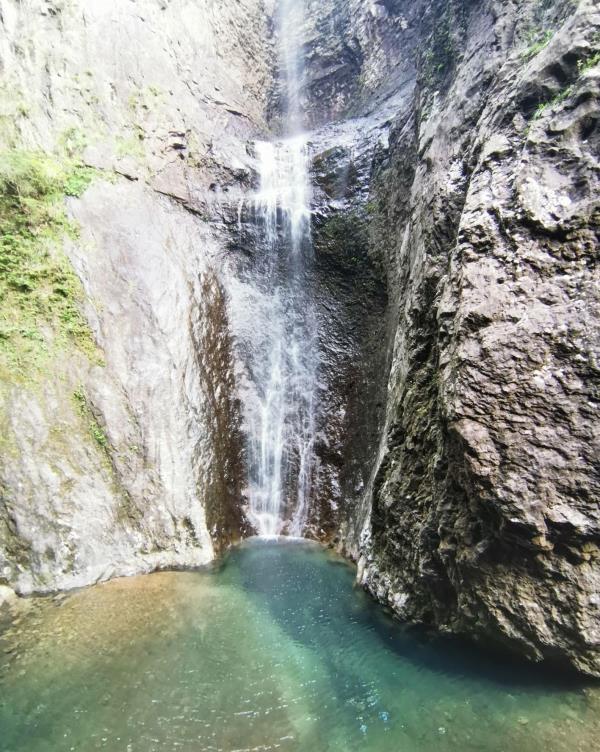 含羞瀑