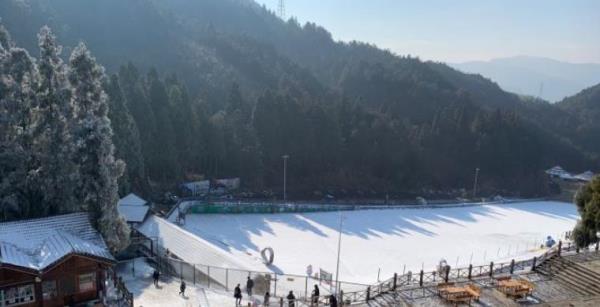 绿水尖室外滑雪场