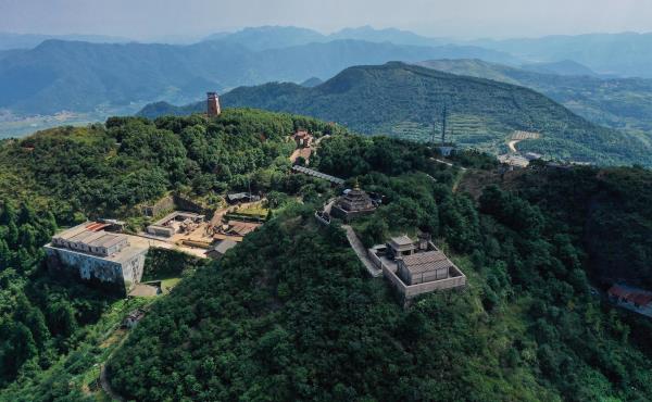 圣井山石殿