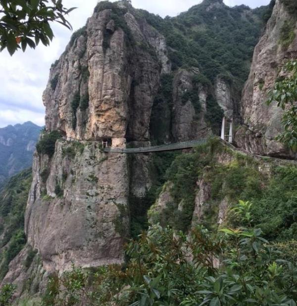 悬崖洞饶游乐园