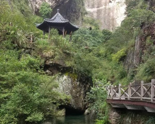 卧龙谷