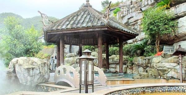 玉龙山氡泉度假村