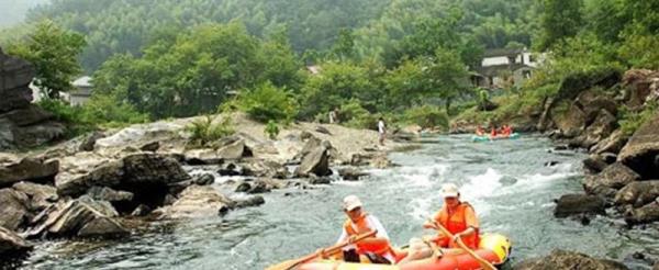 庐山冰川石大峡谷漂流