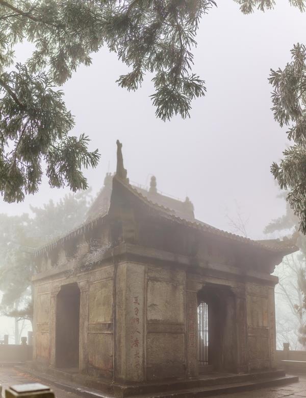 御碑亭