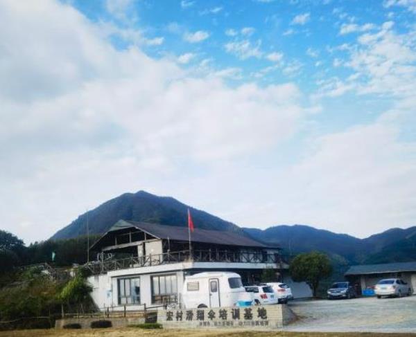 黄山宏村国际滑翔伞基地