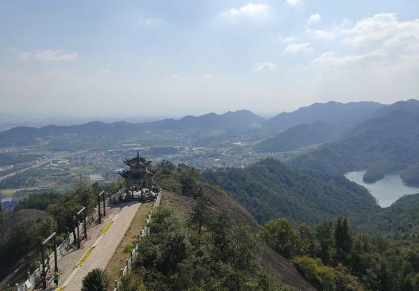 德胜岩