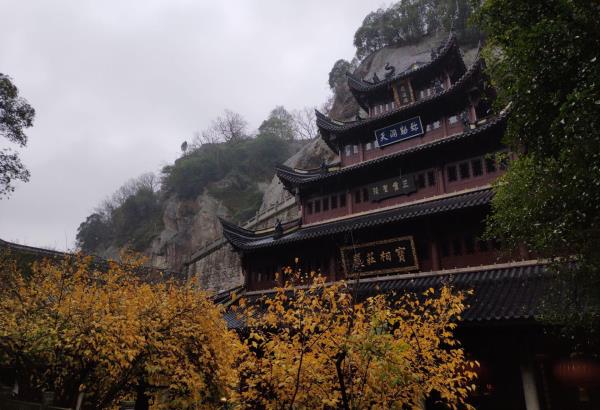 龛外大殿