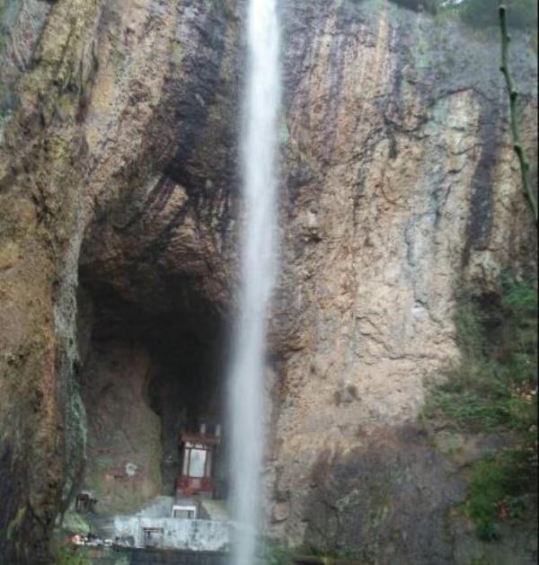 东仰山水帘洞