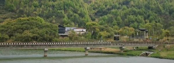 左于村